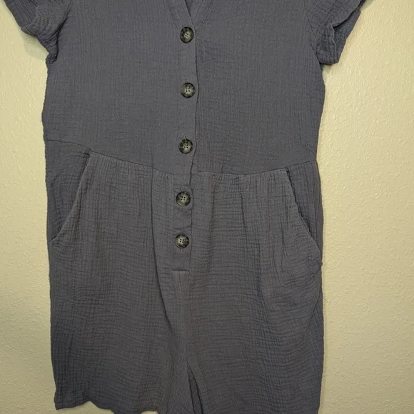 C&C California Size Medium Button up Romper Shorts with Pockets Color Blue - Picture 6 of 7